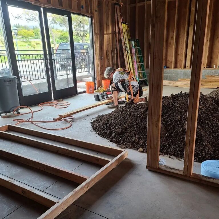 Mirror Mirror luxury salon interior construction in Kulamalu, Maui